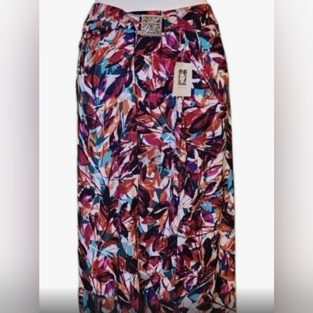 Anne Klein scattered leaves Large